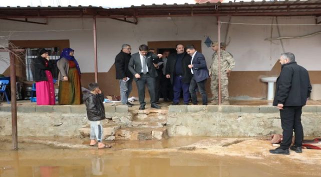 Viranşehir'de sel sonrası mahallerde incelemeler yapıldı