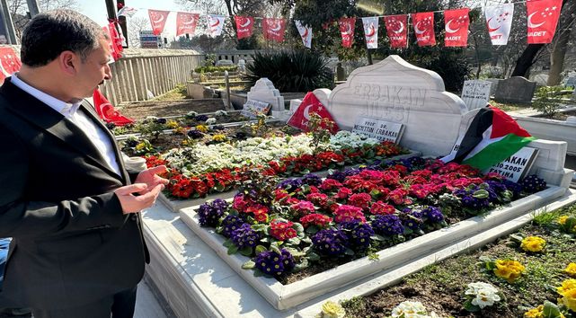 Başkan Baydilli'den Erbakan'ın kabrine ziyaret