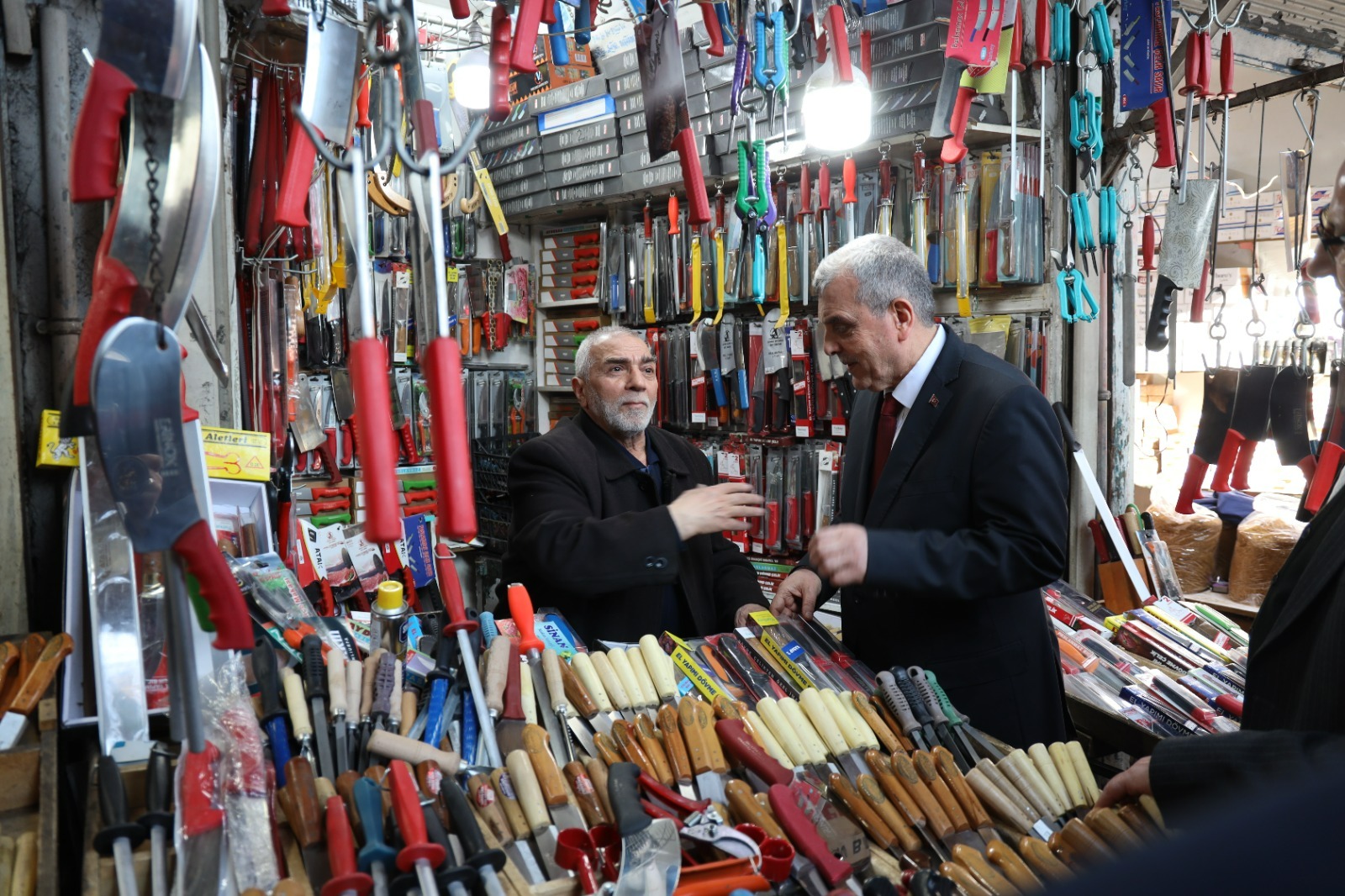 Başkan Beyazgül esnaf ziyaretlerine devam ediyor