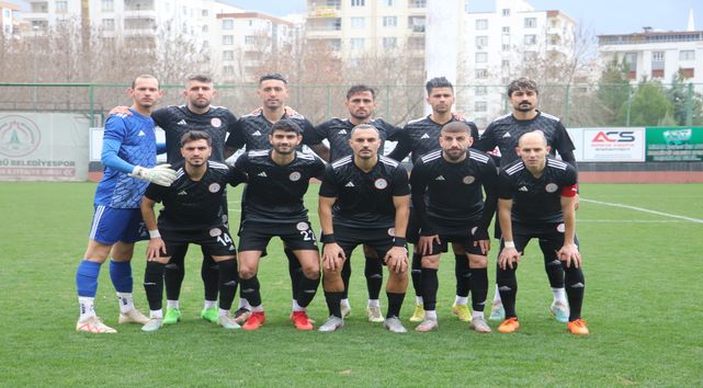 Karaköprü Belediyespor liderliğini korudu! Puanı hanesine yazdı