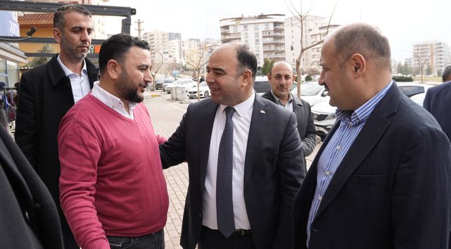 Karaköprülü vatandaşlardan başkan adaylarına yoğun ilgi!