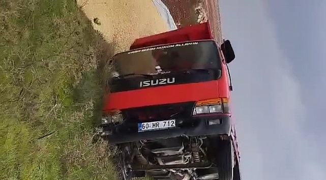 Bozova trafik kazası! Kamyonet şarampole devrildi