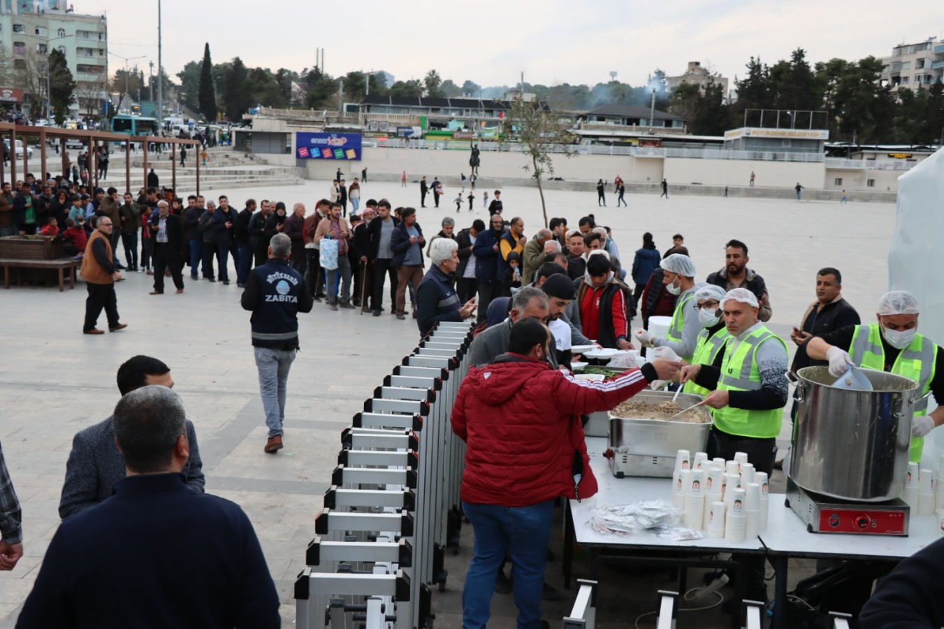 Vatandaşlar iftar saatinde aynı sofrayı paylaştı