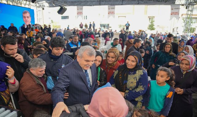 Başkan Beyazgül yaptı ihtiyaç sahibi aileler konutlarına kavuştu