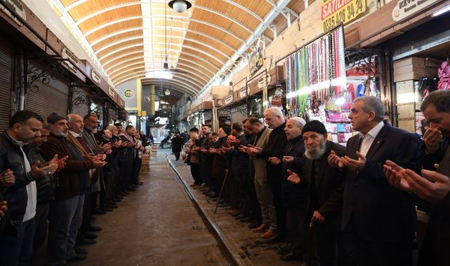 Başkan Beyazgül, çarşı esnafıyla duaya katıldı