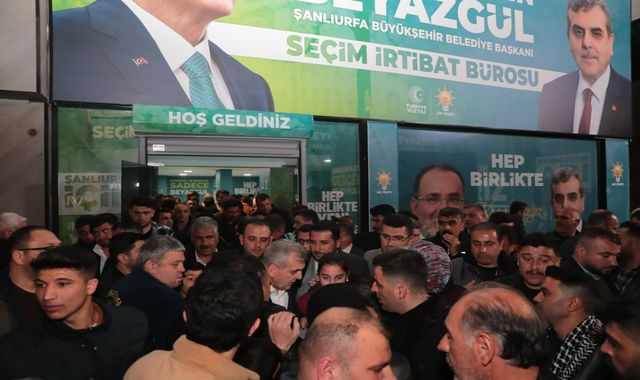 Başkan Beyazgül'ün sevgisi salonlara sığmadı!