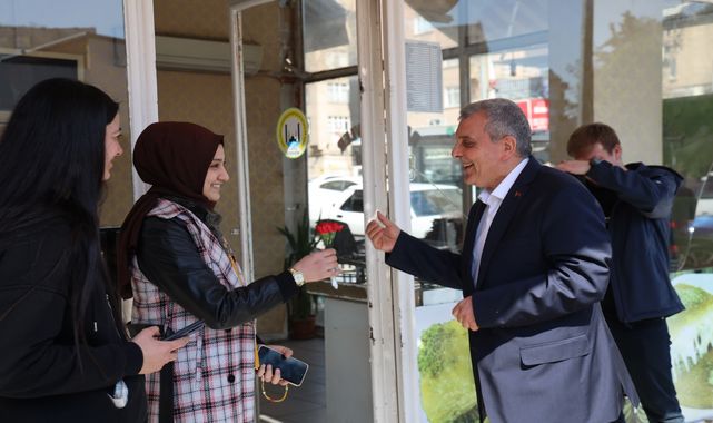 Başkan Beyazgül ve Başkan Canpolat esnafla iç içe