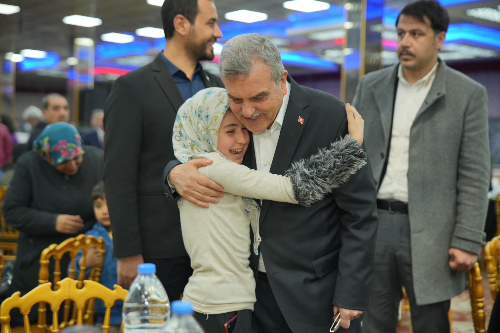 Başkan Beyazgül ve Vekil Bozdağ iftar'da depremzedeler bir araya geldi