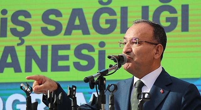 Bozdağ: Makam derdinde değiliz diyenler makam için parti değiştirdi