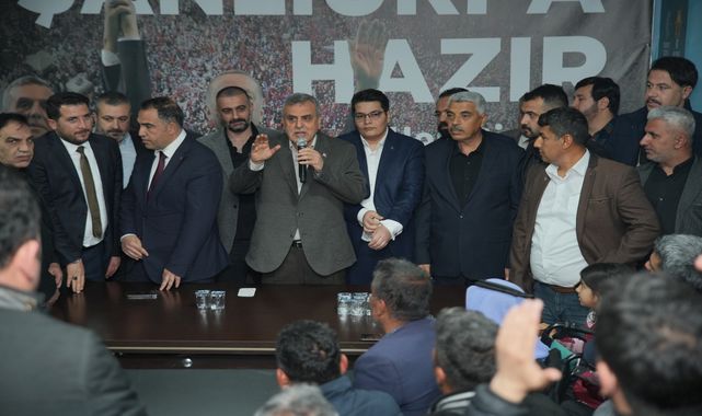 Yeniden Refah'tan ayrılanlara parti rozetini Başkan Beyazgül taktı