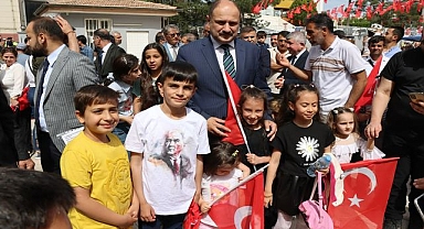 23 Nisan etkinliklerinde Başkan Gülpınar'a yoğun ilgi