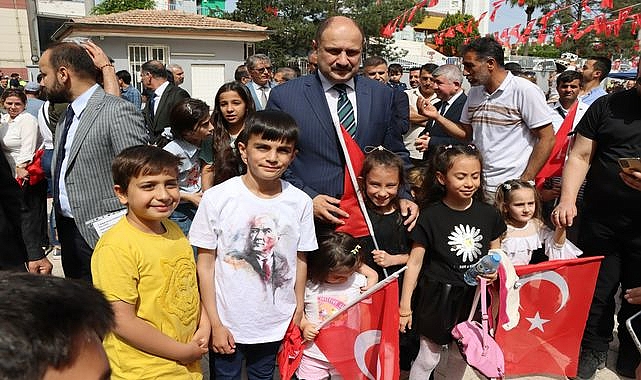 23 Nisan etkinliklerinde Başkan Gülpınar'a yoğun ilgi