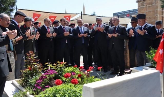 Başkan Nihat Çiftçi şehitleri anma programına katıldı