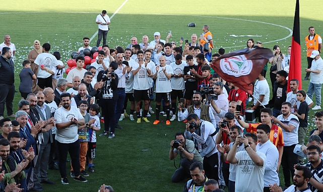 Karaköprü Belediyespor, tarihi başarıyla TFF 2. Lig'e yükseldi