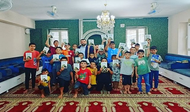 Abdulkadir Şanlı'dan Talebelere Kitap Hediyesi
