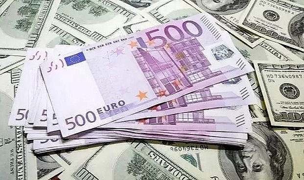 Serbest Piyasada Dolar ve Euro Fiyatları Hızla Değişiyor