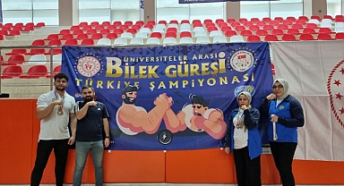 Harran Üniversitesi'nden Bilek Güreşi Şampiyonasında Büyük Başarı