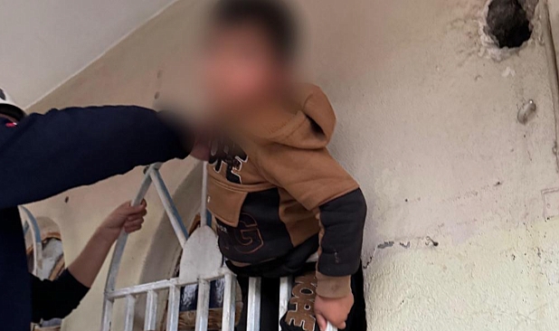 Şanlıurfa’da Çocuk Demir Korkuluklara Sıkıştı, İtfaiye Kurtardı
