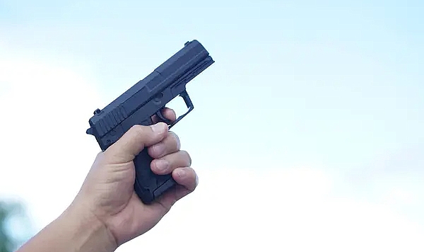 Şanlıurfa’da Silahla Havaya Ateş Açıldı, Küçük Çocuk Entübe Edildi!