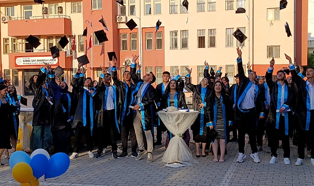 Suruç GAP Anadolu Lisesi'nde Mezuniyet Coşkusu Başarılar Ödüllendirildi!
