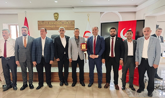Başkan Ahmet Tekkardeş’e Ödül! Plaket Taktim Edildi
