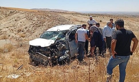 Adıyaman-Şanlıurfa Yolunda Feci Kaza Hafif Ticari Araç Takla Attı!