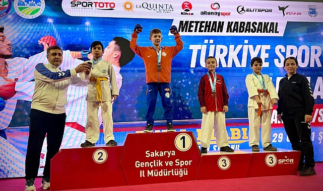 Eyyübiye Belediyesi Gururlandırdı Minik Sporcu Karatede Türkiye İkincisi Oldu