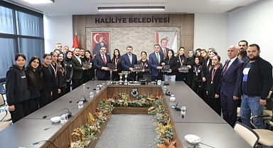 Haliliye Belediyespor Yıldız Kızlar Voleybol Takımı Şanlıurfa İl Birincisi Oldu