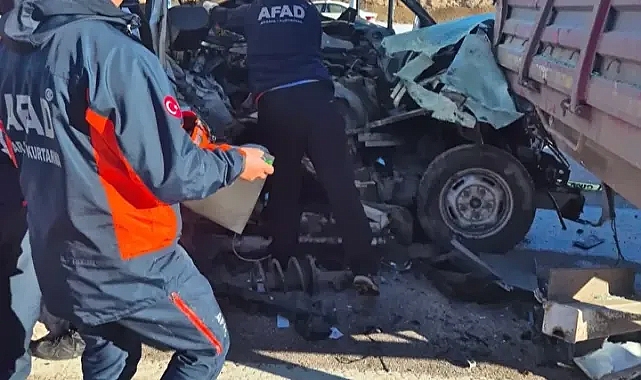 Kayseri’de Öğrenci Servisi Minibüsü ve Tır Çarpıştı! 1 Ölü, 6 Yaralı