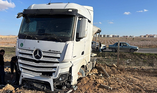 Şanlıurfa’nın Birecik İlçesinde Hafriyat Kamyonu Kaza Yaptı!