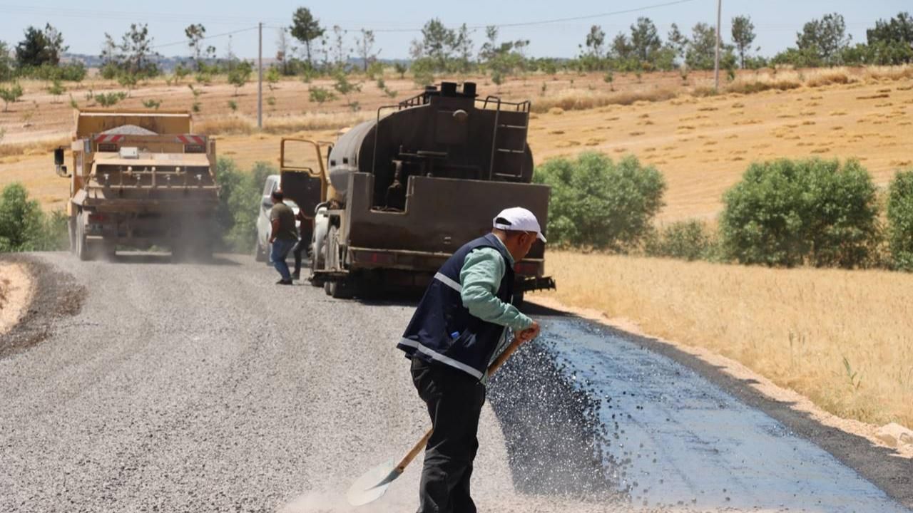 Haliliye Kırsalında Yollar Sathi Asfalt Kaplamayla Yenileniyor