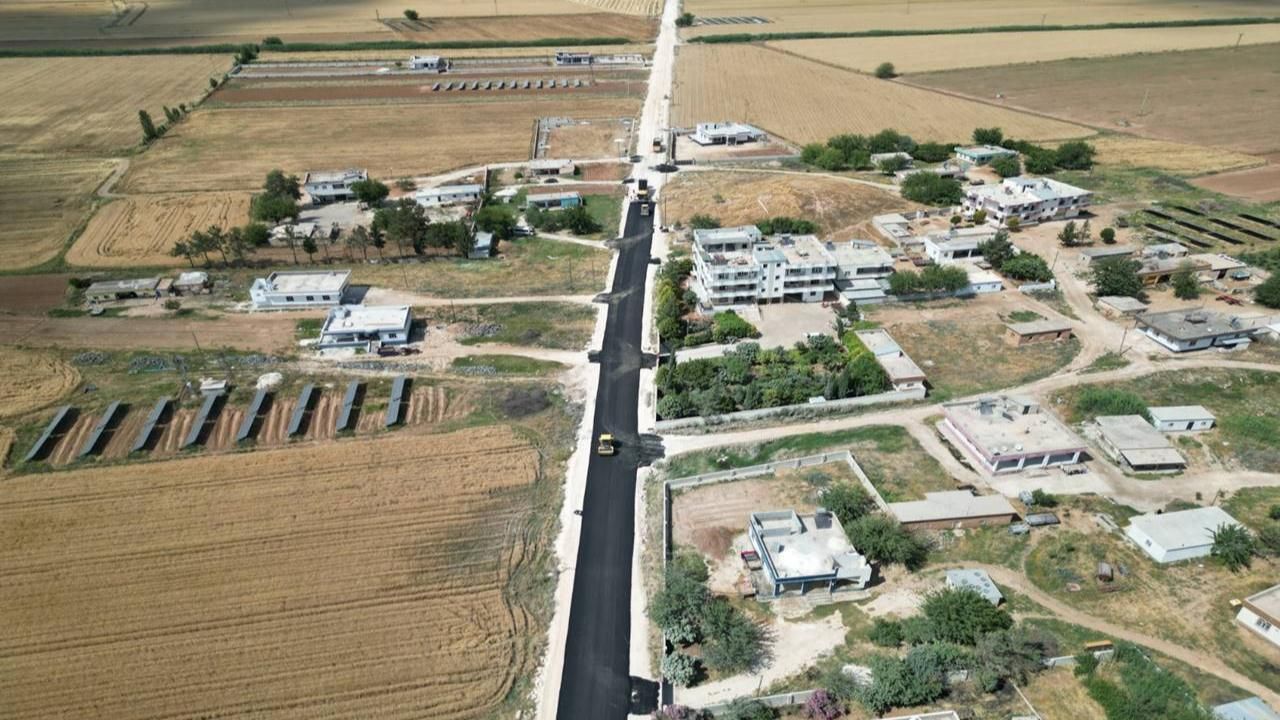 Harran-Akçakale Grup Yolunda Sıcak Asfalt Serimi Başladı